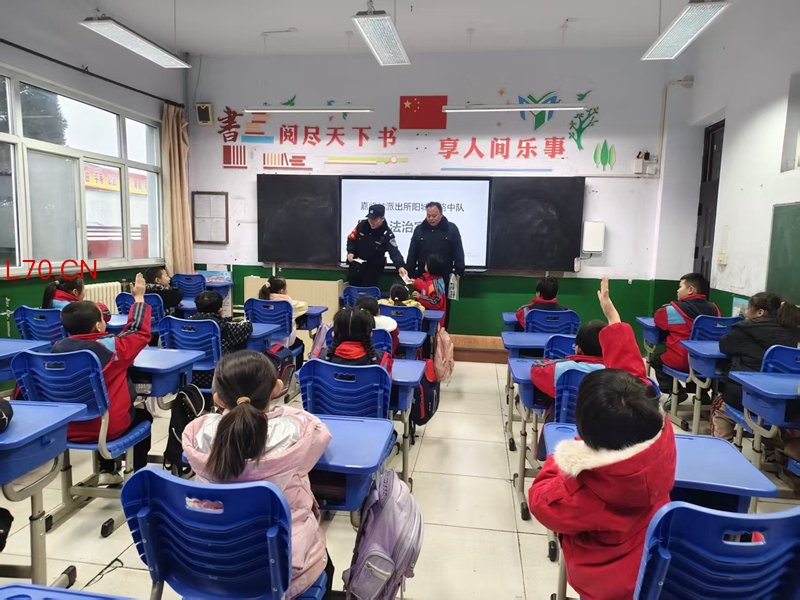 阳城县铁路护路联防中队进校园。卫凯阳摄