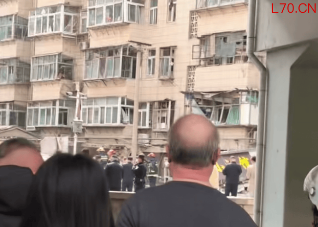济南一商铺发生爆炸 居民楼窗户破碎 事故原因正在调查中