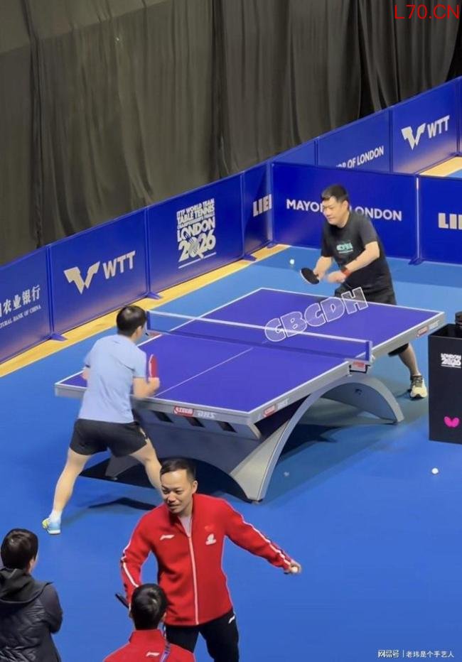 孙颖莎赢球后和邱贻可加练 师徒趣味训练缓解压力