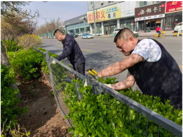 修复护栏除隐患 护航清明保平安