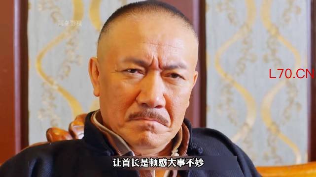女鬼子假扮服务员要暗杀我军首长不料被首长一眼识破结局惨了