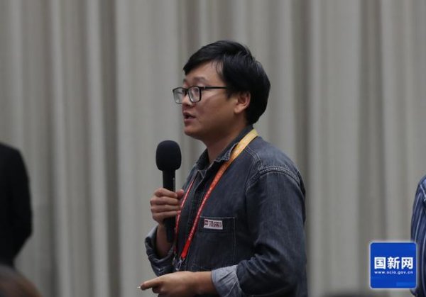飞机工艺师侯珺森答顶端新闻：“黑灯工厂”造出隐身战机歼20