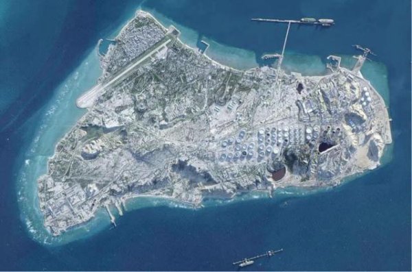 哈尔克岛传出多次爆炸声，伊朗90%原油从这里出口，美方：打击“不会很快结束”